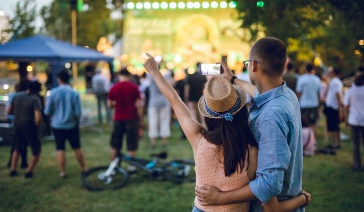 couple at outdoor event